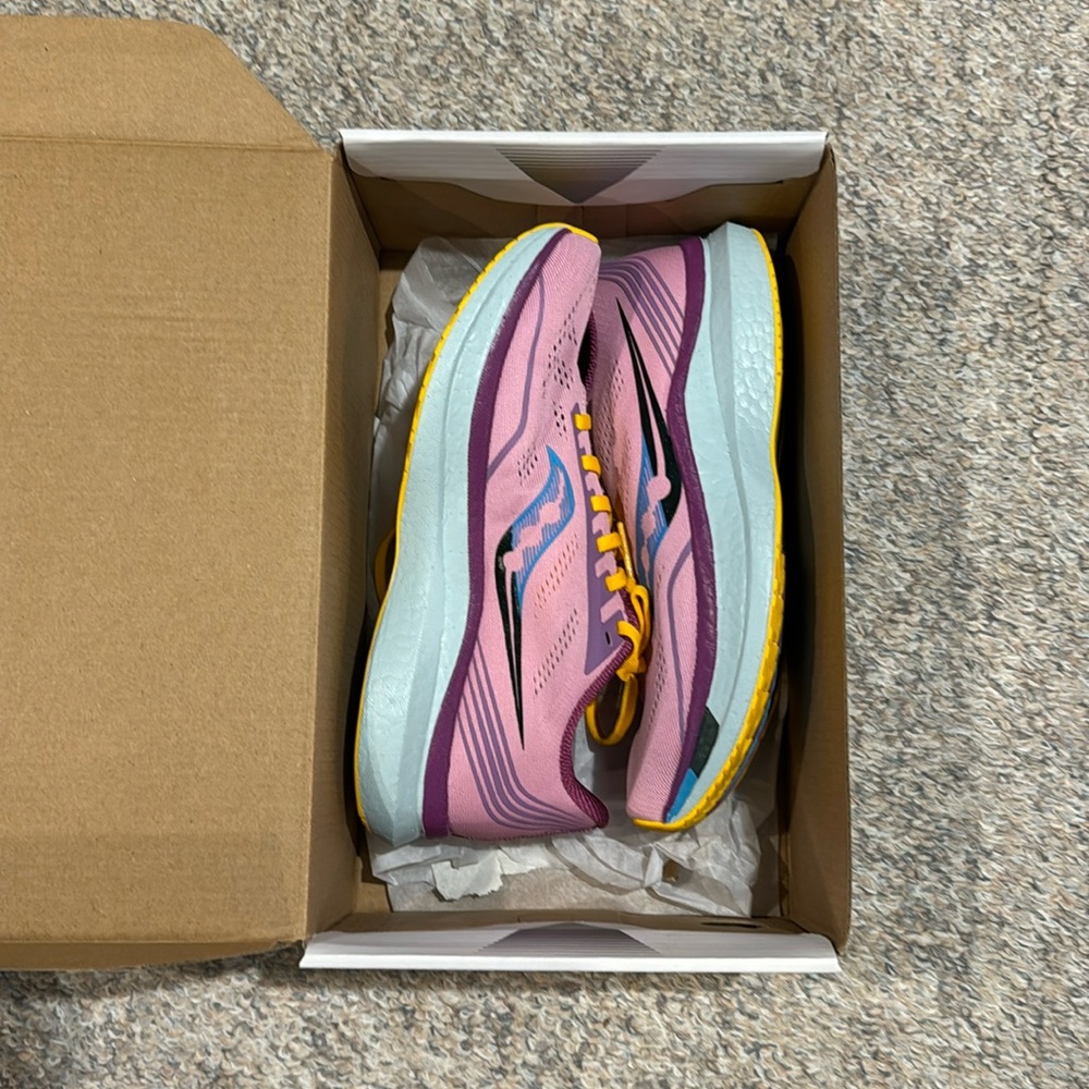 Saucony Endorphin Pro 1 running shoes. Women’s sz 9M